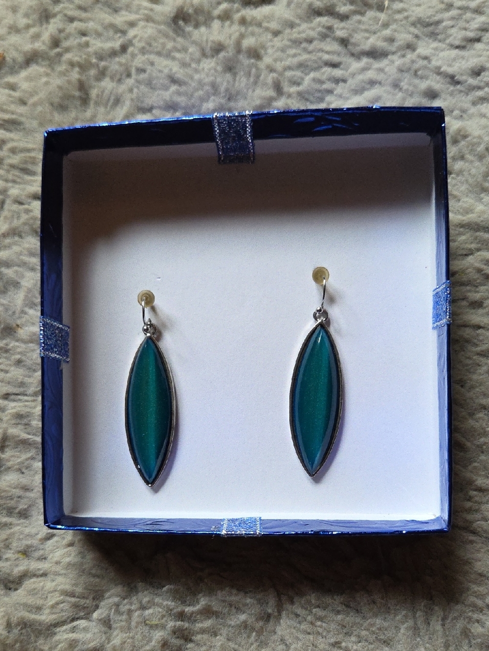 NWOT Vintage Teardrop Emerald Green Dangle Earrings - Women Jewelry